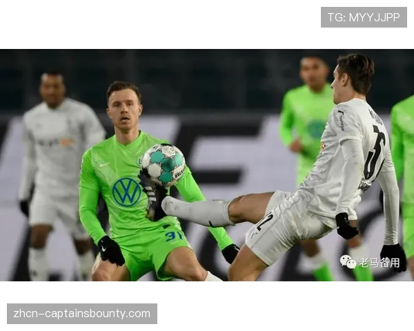 特写：沃尔夫斯堡门将扑出关键点球，保住平局
